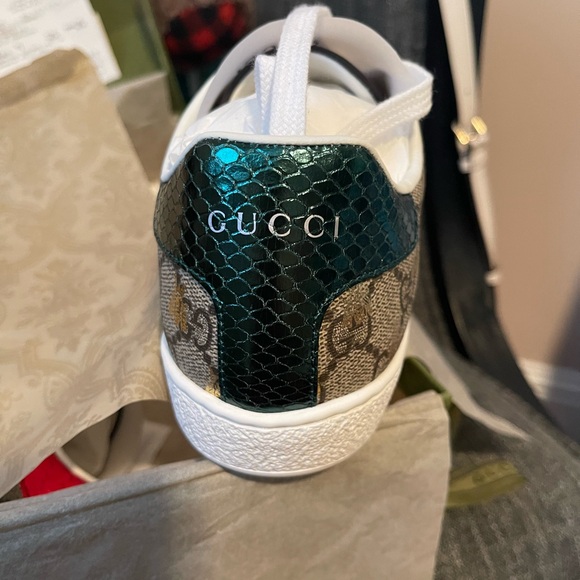 Authentic GUCCI Canvas Bee Sneakers size 8.5 - Picture 4 of 6